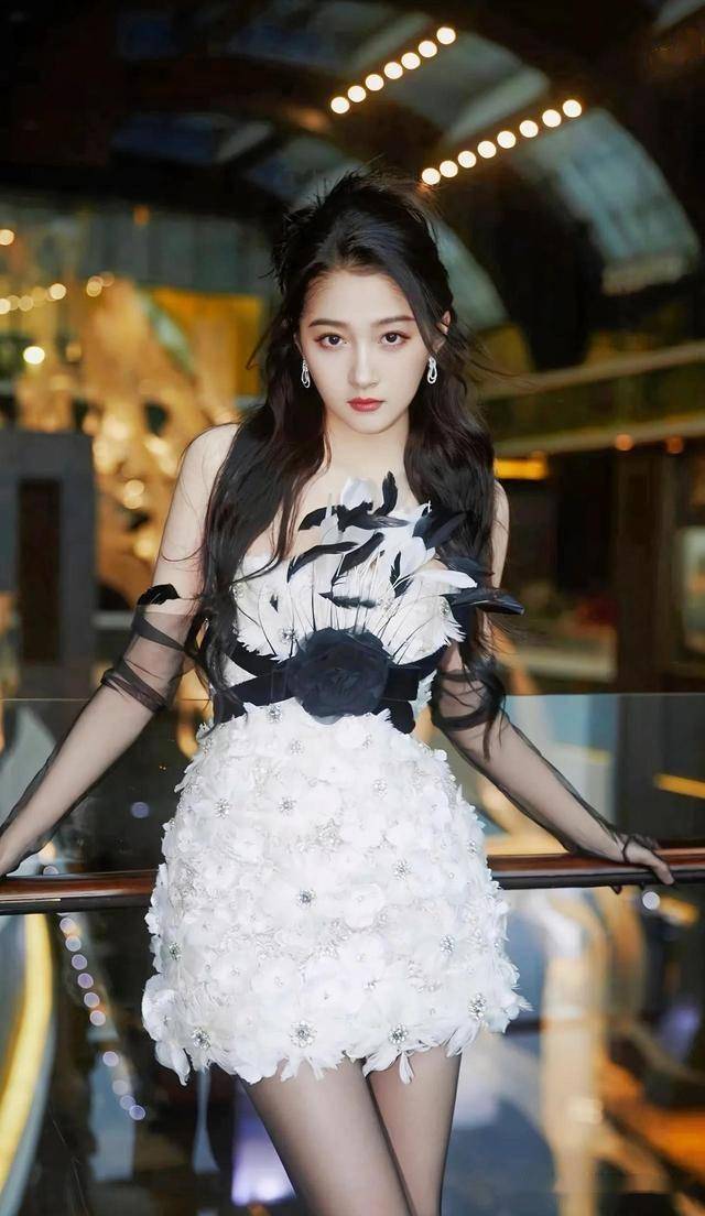 啄木鸟和雨 产品图片