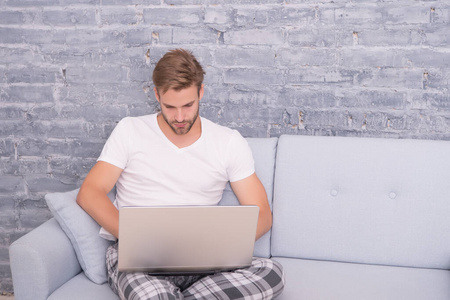 僧侣和枪 相关产品